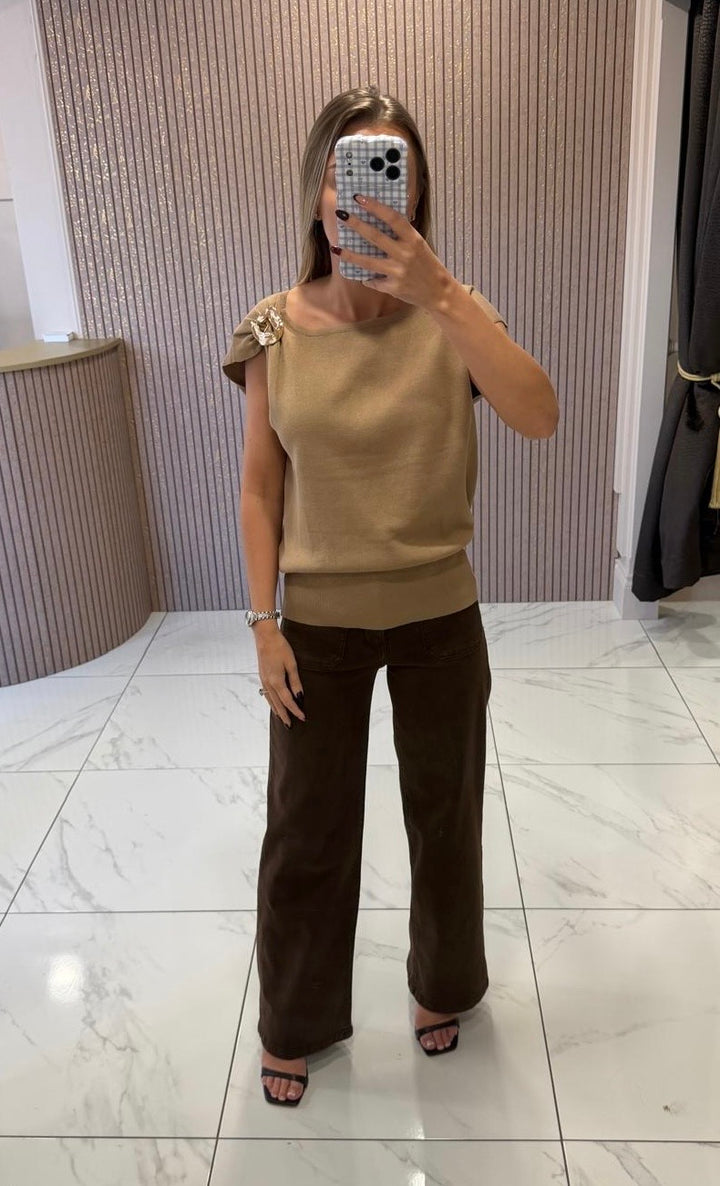 Maple Beige Fine Knit Top With Buckle